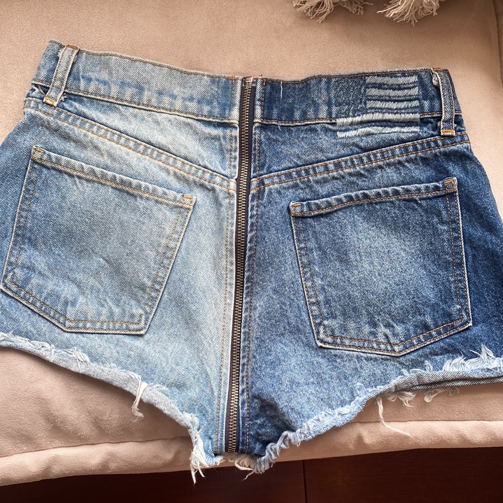 REVICE trending two sided jean short light and dark size 27 with zipper front - Picture 3 of 3